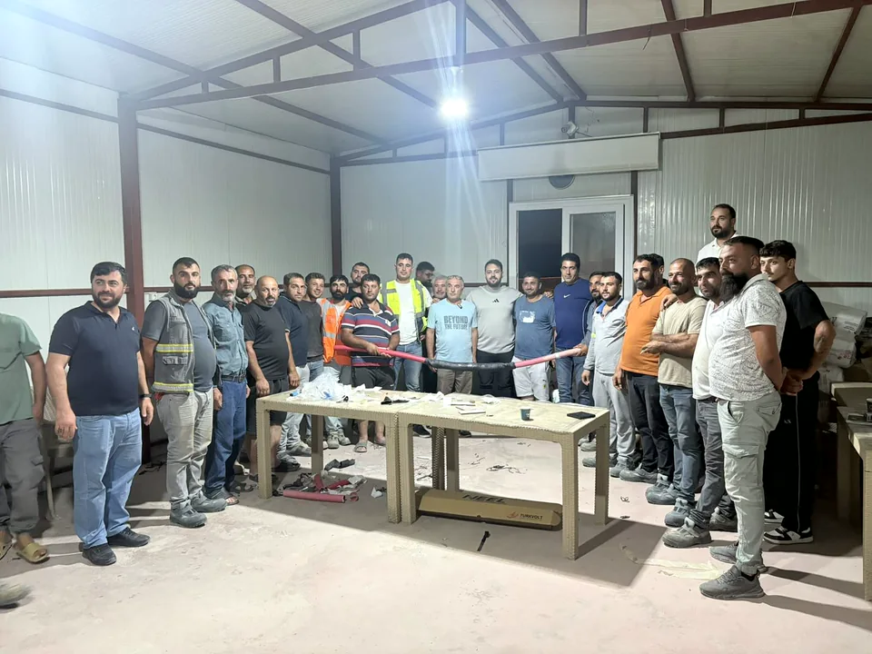 Montaj uygulaması ve eğitim ekibi